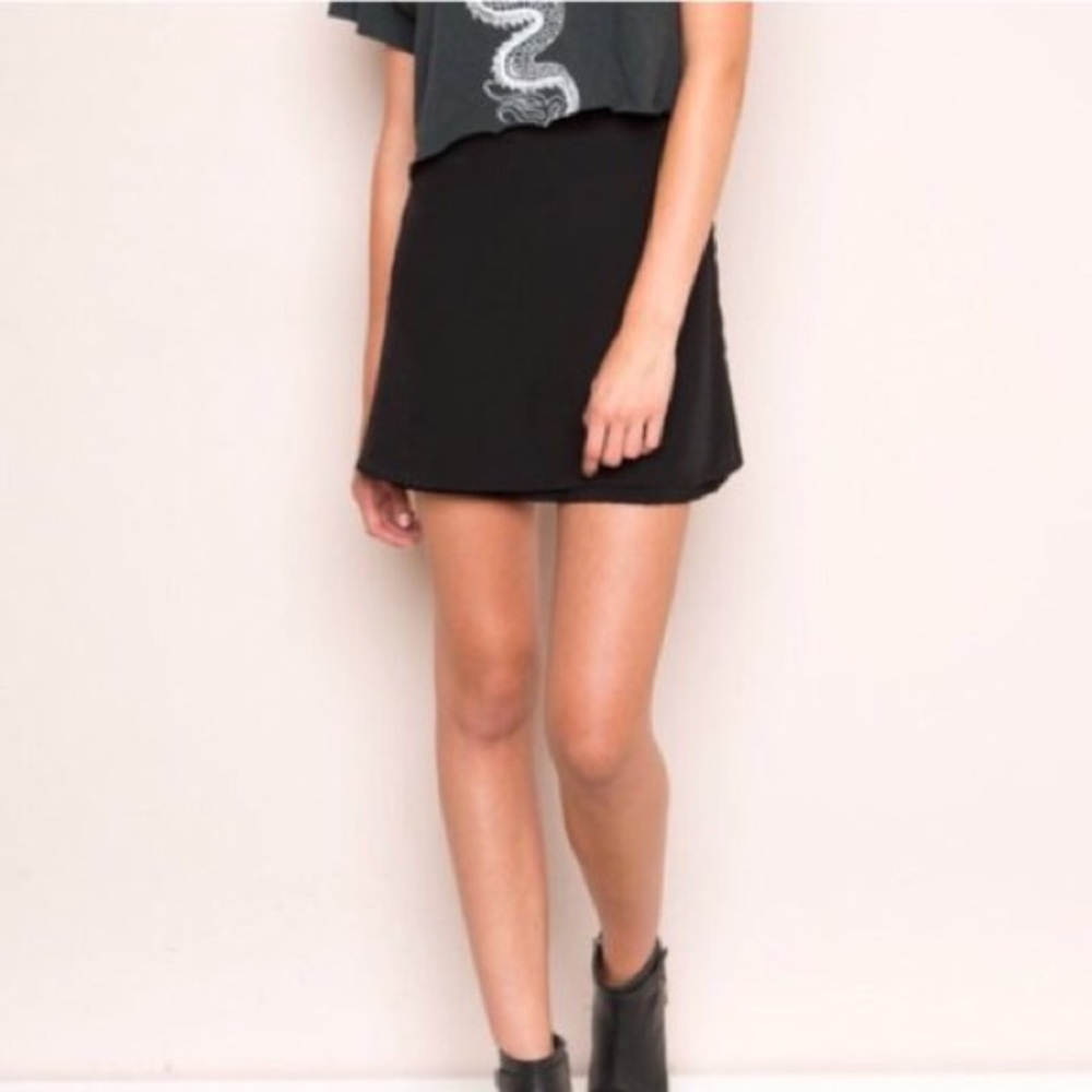 BRANDY MELVILLE STRETCHY BLACK SKIRT